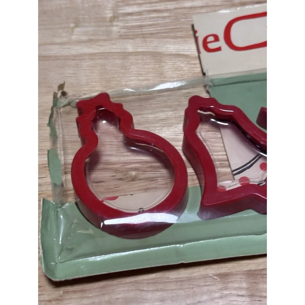 Vintage 1972‎ Cookie Cutter Capers Xmas Set Lone Toy Tree 5pc Red Plastic NOS